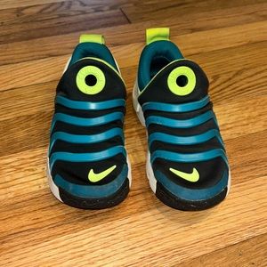 Nike Dynamo Go sneakers